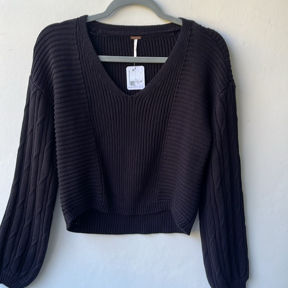 NWT! Free People When It Rains Black Sweater Size S V Neck - Picture 2 of 5
